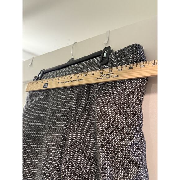 Liz Claiborne Career Shorts Womens Size 10 Classic Opening Pull On - Picture 4 of 7